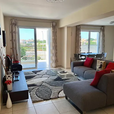 Spacious Sea View Апартаменты
