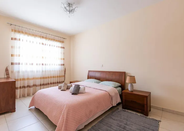 Spacious Sea View Appartement Klorakas